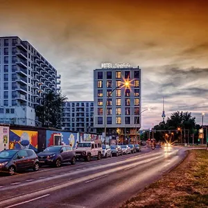 Schulz At The East Side Gallery Hotell Berlin